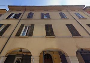 a building with many windows on the side of it at La Nicchia in Bologna