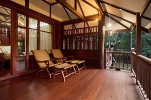 Ein Balkon oder eine Terrasse in der Unterkunft The Yard Hostel Chiang Mai