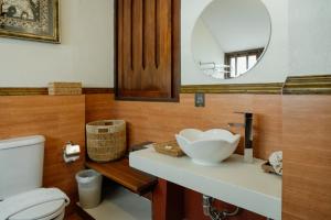 Ein Badezimmer in der Unterkunft The Yard Hostel Chiang Mai