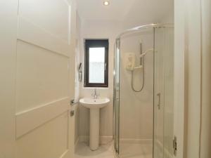 Ένα μπάνιο στο Croyde Pebbles +24 φωτογραφίες