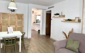 Posezení v ubytování Prendisole Denia con piscina y terraza