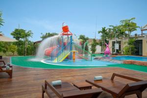 Bazén v ubytování Komsan Kampot Resort nebo v jeho okolí
