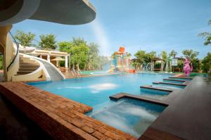 Bazén v ubytování Komsan Kampot Resort nebo v jeho okolí