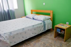 Ένα ή περισσότερα κρεβάτια σε δωμάτιο στο FADIAS Quartos - Rooms