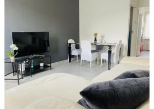 A television and/or entertainment centre at Appartamento Le Risaie