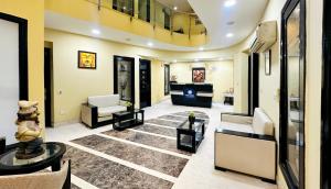 Posezení v ubytování Posh Suites - Golf Course Road