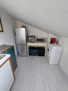 a kitchen with a refrigerator and a washing machine at Nido di Stella in Zanica +23 photos