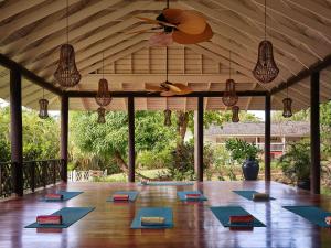 una lezione di yoga in un padiglione con soffitto di East Winds St. Lucia- All Inclusive a Gros Islet