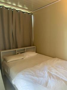Postel nebo postele na pokoji v ubytování Portia Beach Grand