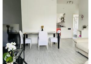 A kitchen or kitchenette at Appartamento Le Risaie