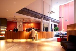 Vstupní hala nebo recepce v ubytování THE MADISON Hotel Hamburg + 37 fotografií