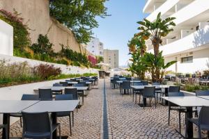 Um restaurante ou outro lugar para comer em Jupiter Marina Hotel - Couples & Spa