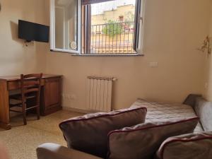 Μια τηλεόραση ή/και κέντρο ψυχαγωγίας στο Domi 10 Apartment, Stazione Termini, Via Curtatone 12