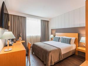 Ein Bett oder Betten in einem Zimmer der Unterkunft Mercure Lisboa Almada