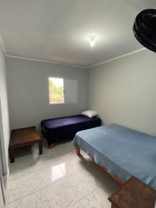 Ένα ή περισσότερα κρεβάτια σε δωμάτιο στο Suite 4 a 3 quadras da praia