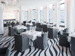 ห้องอาหารหรือที่รับประทานอาหารของ Mövenpick Hotel Stuttgart Airport