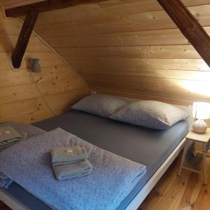 Posteľ alebo postele v izbe v ubytovaní Apartmány U Tří Sluncí