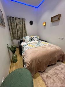 Postel nebo postele na pokoji v ubytování Studio confortable très proche du Centre de Nîmes