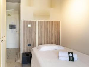 Postel nebo postele na pokoji v ubytování B&B HOTEL Pomezia Cortese