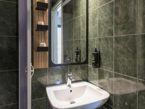Koupelna v ubytování B&B HOTEL Pomezia Cortese