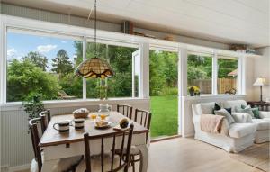 Ruang duduk di Amazing Home In Vejby With Kitchen