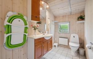 A bathroom at Awesome Home In Haderslev With Kitchen