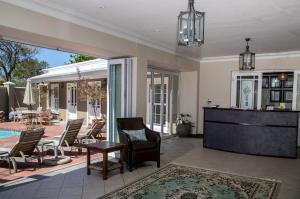 Istumisnurk majutusasutuses Tokai Forest Guest House