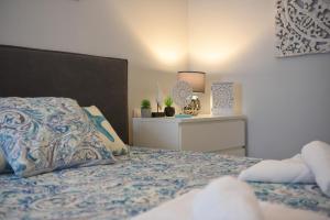 Ein Bett oder Betten in einem Zimmer der Unterkunft Apartment Octopus