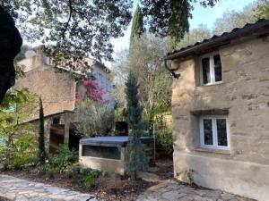 Vonkajšia záhrada v ubytovaní Hameau de la Suyère