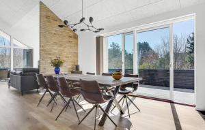 Khu vực ghế ngồi tại Amazing Home In Hadsund With Wifi