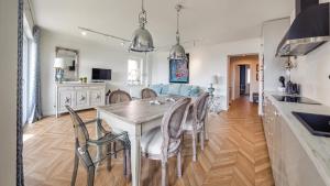 a kitchen and dining room with a table and chairs at Hel Centrum, Sun & Snow in Hel