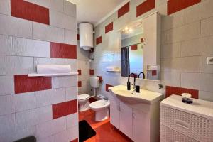 Kúpeľňa v ubytovaní Top Apartments + 37 fotografií