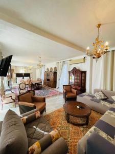 Χώρος καθιστικού στο Villa Thaifa