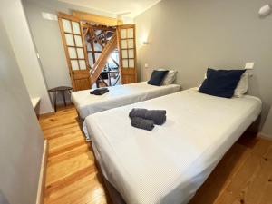 Un pat sau paturi într-o cameră la Chiado Top Loft +29 fotografii