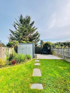 Κήπος έξω από το Modern 5 Bed 3 Bath House