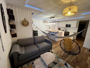 Nhà bếp/bếp nhỏ tại Le Félicità- T2 - Parking - Piscine