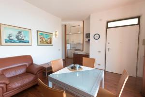 Fotografie z fotogalerie ubytování 607 - Bellissimo quadrilocale in centro a Numana, aria condizionata, portico, vista mare spettacolare e garage v destinaci Numana