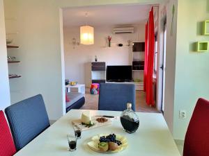 Telewizja i/lub zestaw kina domowego w obiekcie Apartment Rozi
