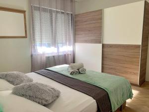 Łóżko lub łóżka w pokoju w obiekcie Apartment Rozi