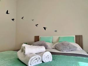 Łóżko lub łóżka w pokoju w obiekcie Apartment Rozi