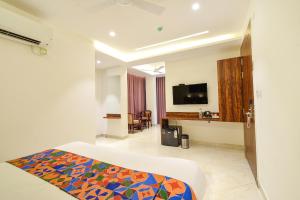 Μια τηλεόραση ή/και κέντρο ψυχαγωγίας στο FabHotel Prime Prowell Apex - Nr Google office, Hitex, Kondapur