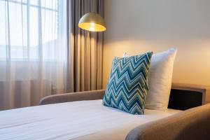 Postel nebo postele na pokoji v ubytování Leonardo Hotel Breda City Center