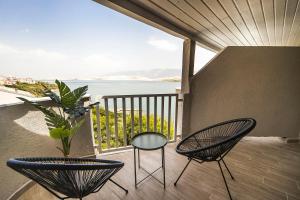 a balcony with two chairs and a view of the ocean at Hotel Plaza in Pag
