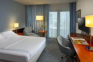 Postel nebo postele na pokoji v ubytování Maritim Hotel Darmstadt