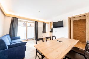 A television and/or entertainment centre at Residence Nevegall