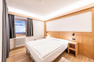 A bed or beds in a room at Residence Nevegall Még 37 kép