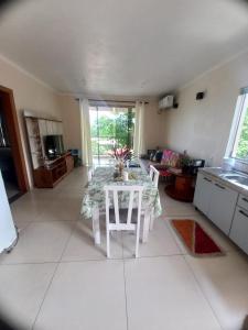 Khu vực ghế ngồi tại Morada Pôr do Sol +8 ảnh