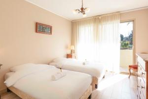 Afbeelding uit fotogalerij van Cap d'Antibes two-bedroom apartment with parking swimming pool and AC in Antibes