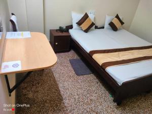 Postel nebo postele na pokoji v ubytování Hotel Embassy