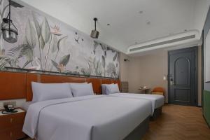 Ένα ή περισσότερα κρεβάτια σε δωμάτιο στο Renjoy Hotel -Xiamen Zhongshan Road Pedestrian Street